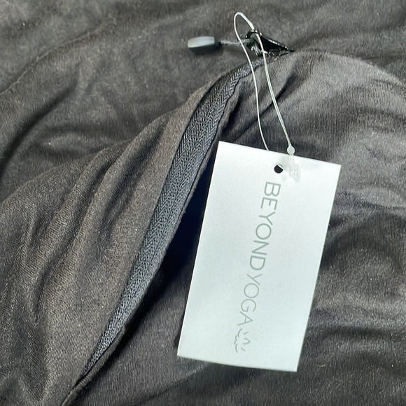 Beyond Yoga hidden pocket infinity scarf, NWT - Picture 5 of 6